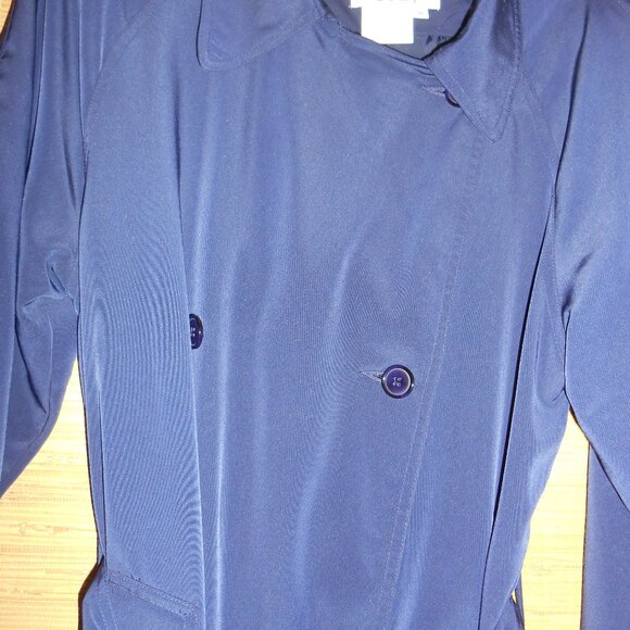 Women's Trench Raincoat - Picture 3 of 5